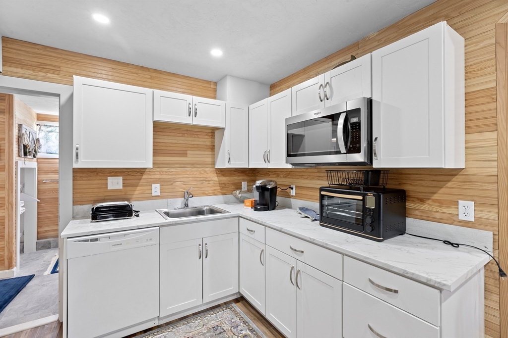 43 Oceanside Dr