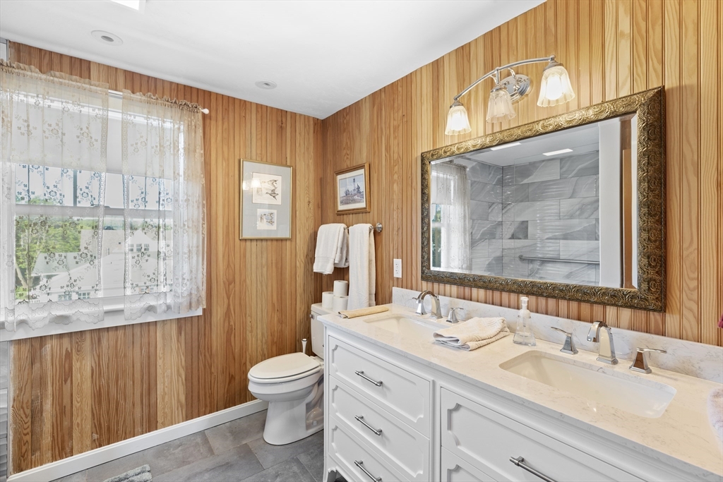 43 Oceanside Dr