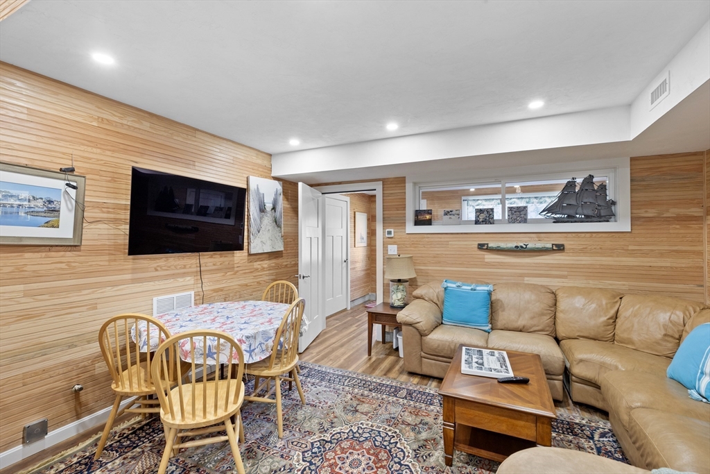 43 Oceanside Dr