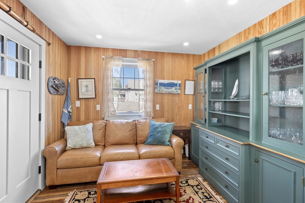 43 Oceanside Dr