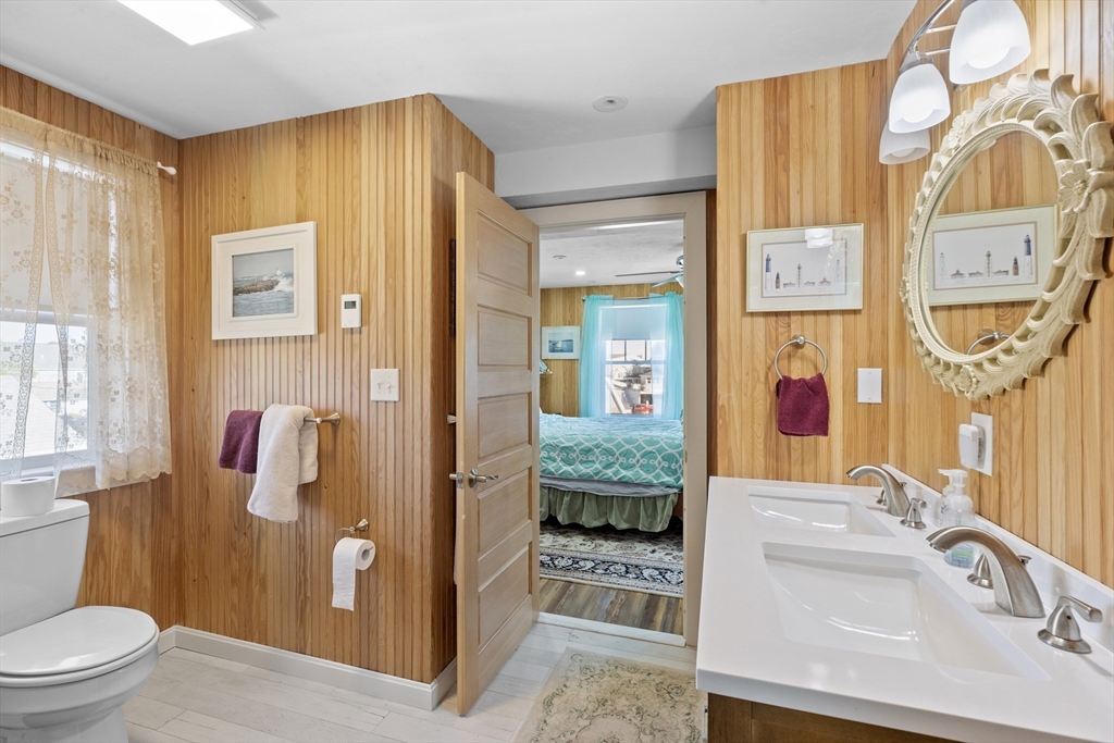 43 Oceanside Dr