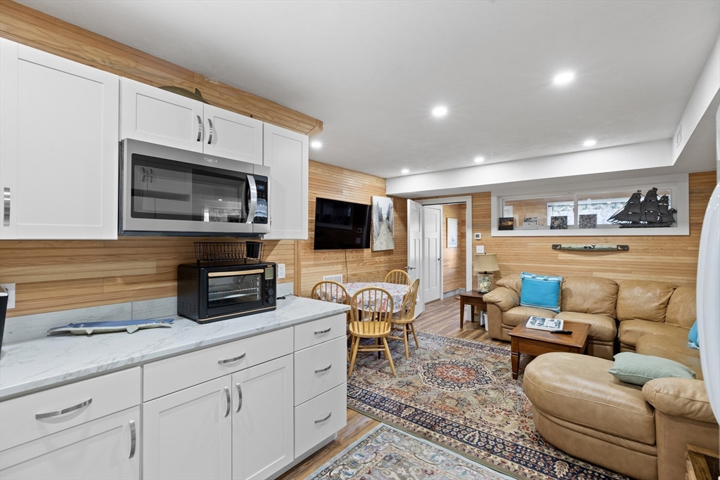 43 Oceanside Dr