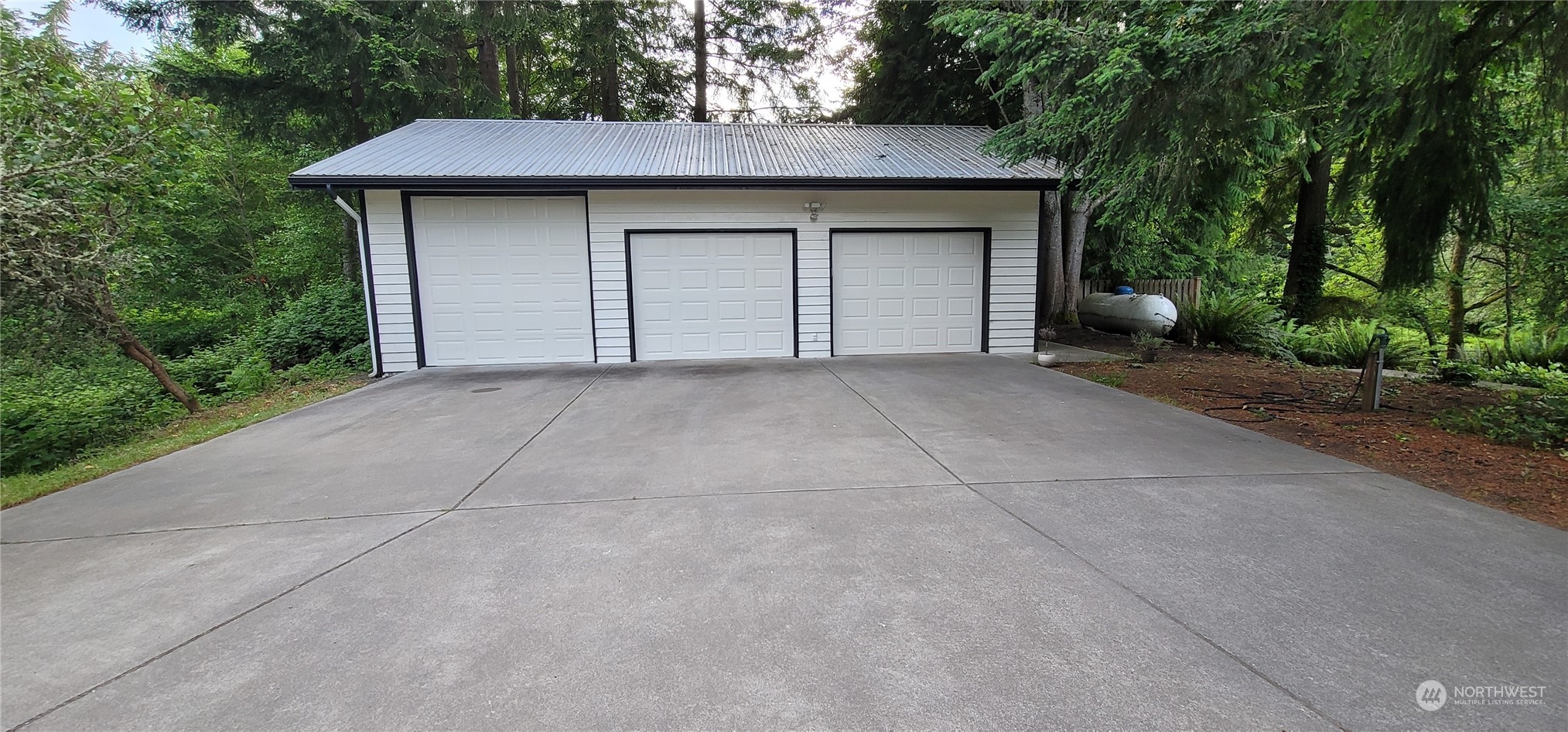 9665 NE Dronawood Drive