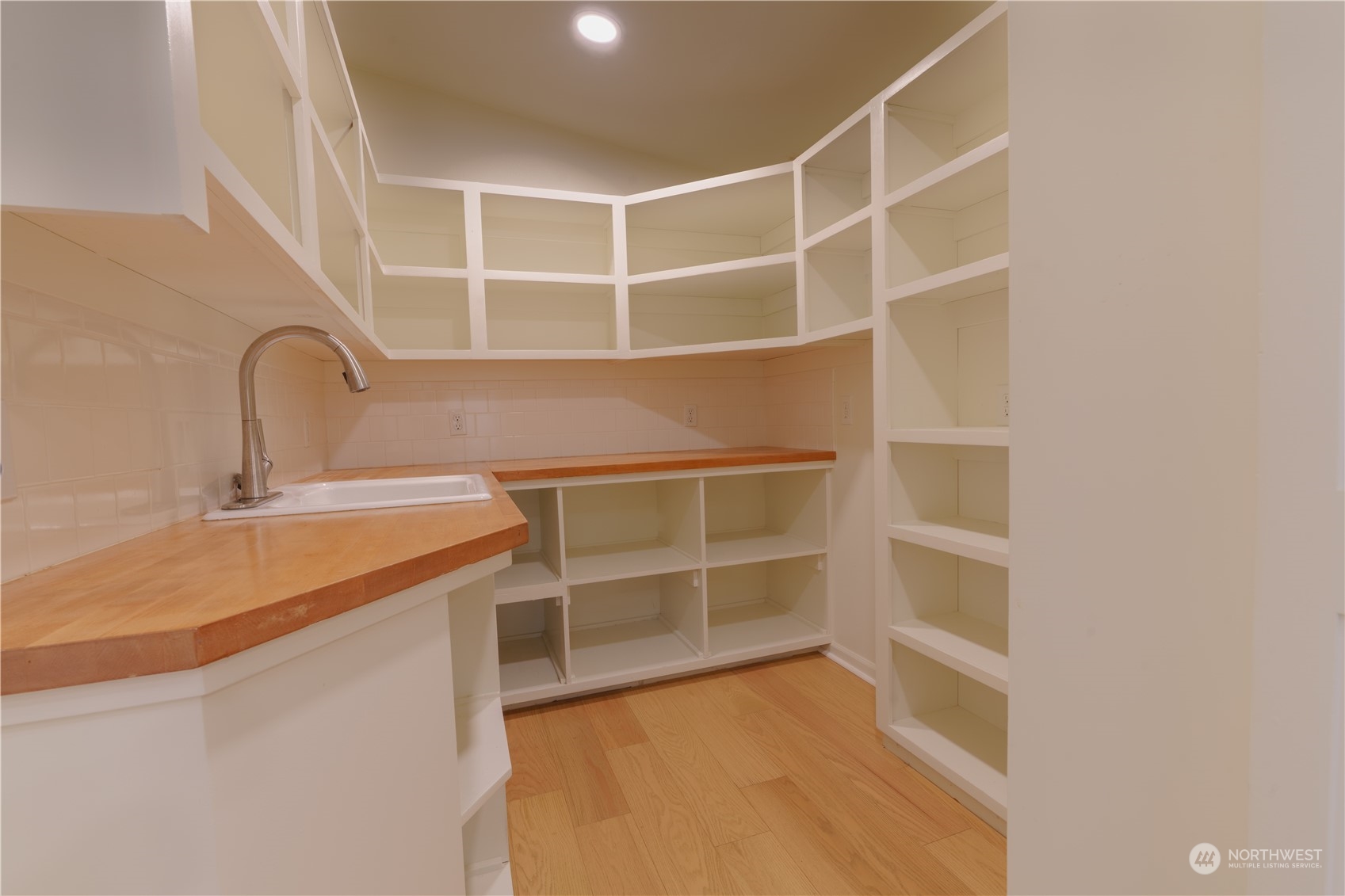 9665 NE Dronawood Drive