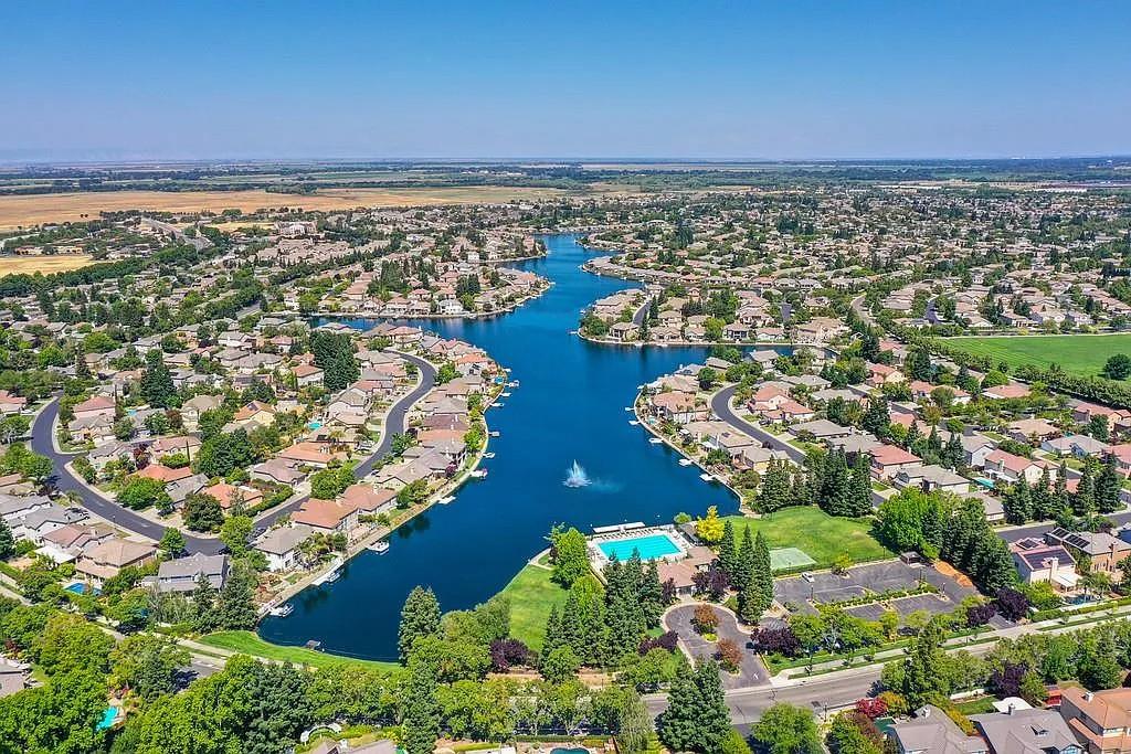 4008 Spindrifter Lane