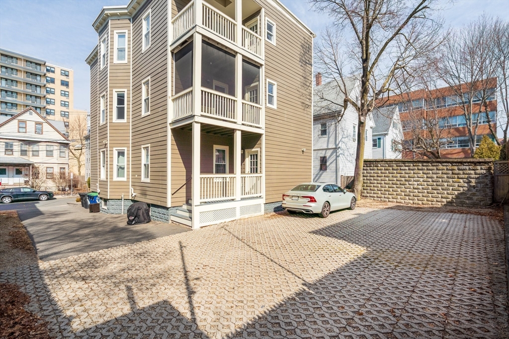 16 Waterhouse St # 2