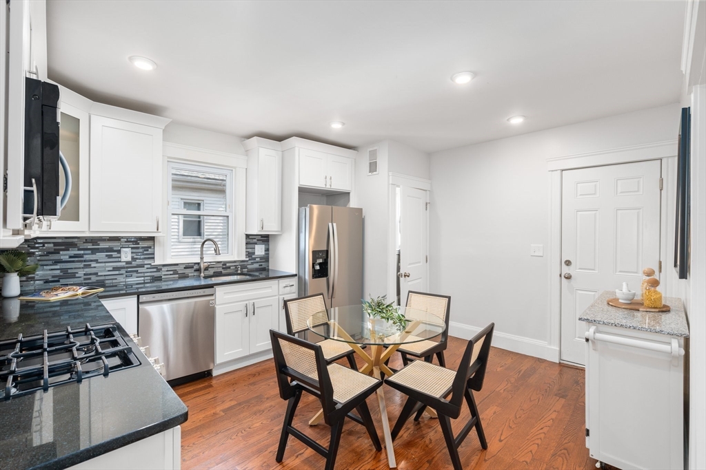 16 Waterhouse St # 2