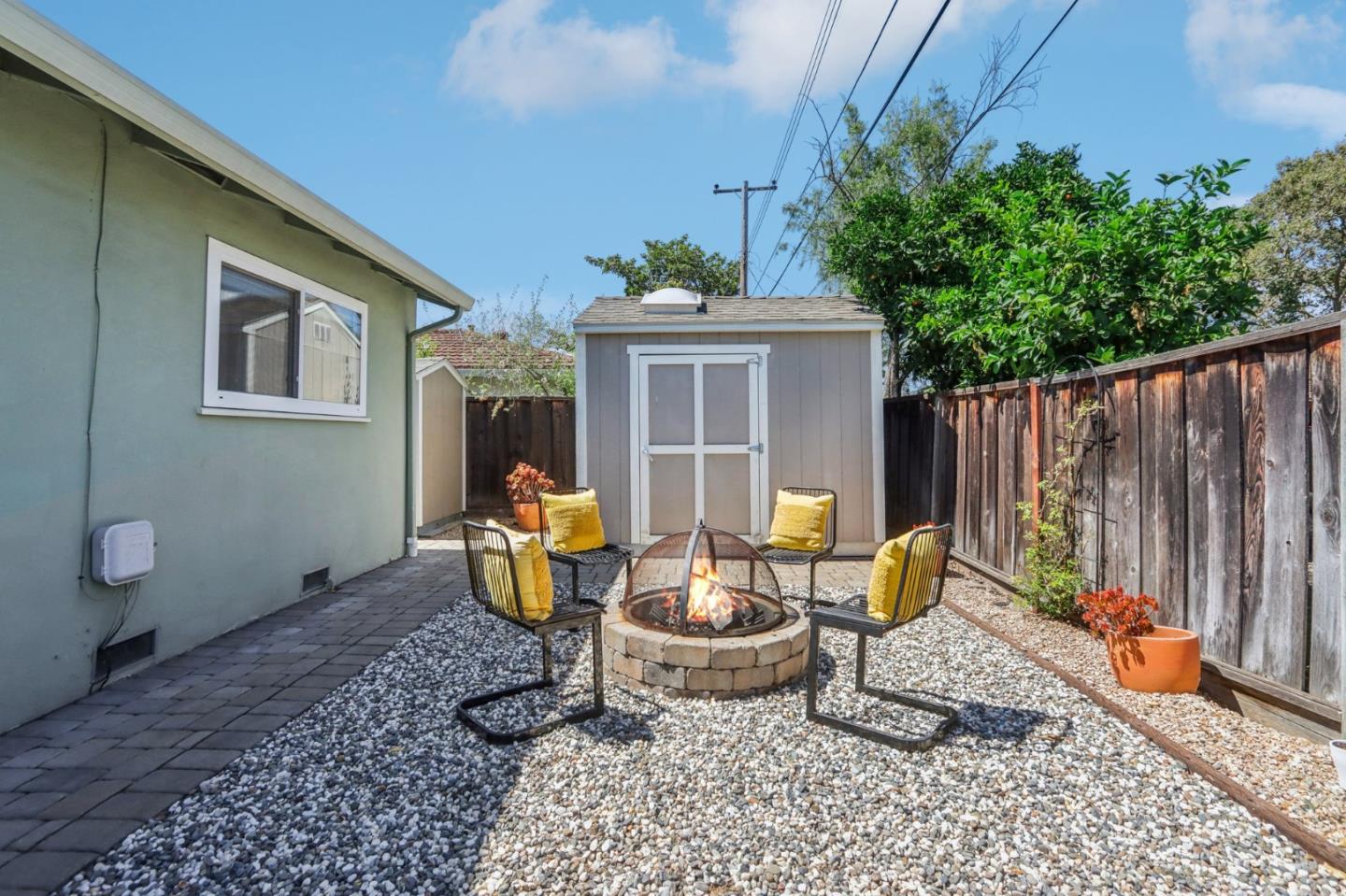 2171 Monterey AVE