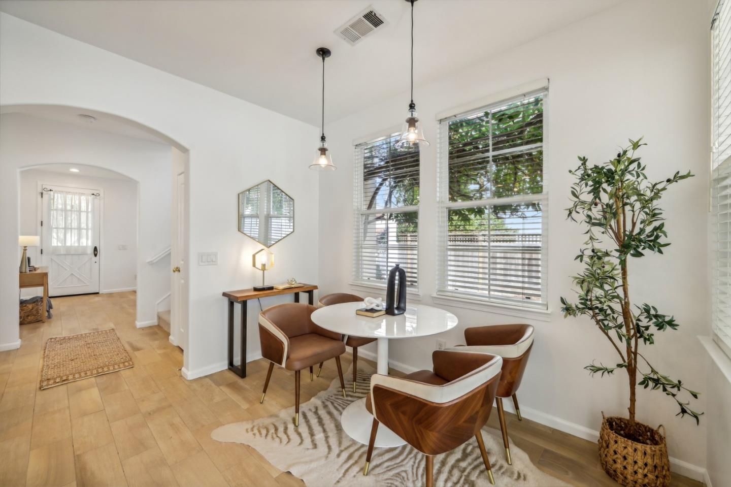 10 Lavenham RD