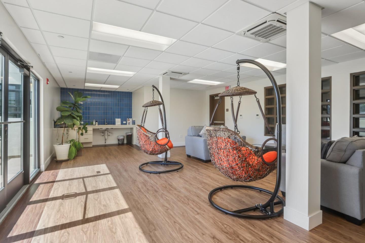 1368 El Camino Real 412