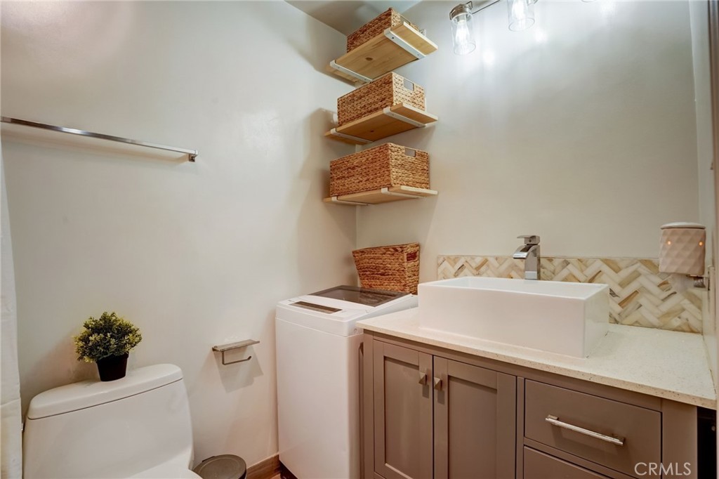 1734 N Fuller Ave 308