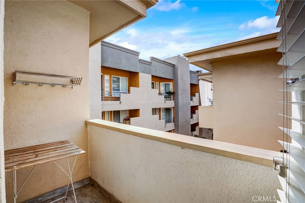 1734 N Fuller Ave 308