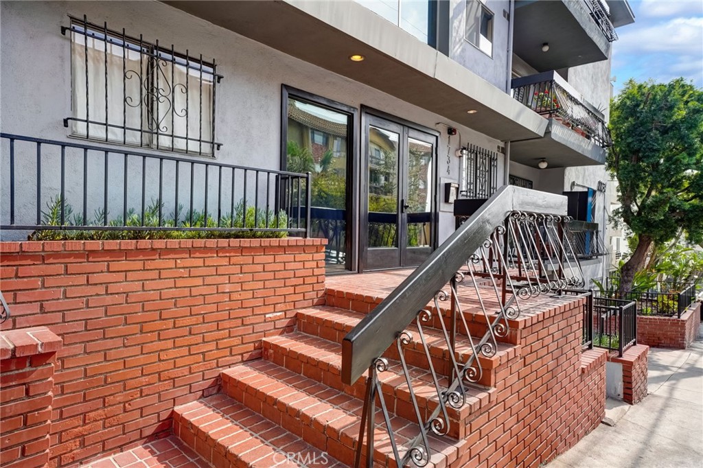 1734 N Fuller Ave 308