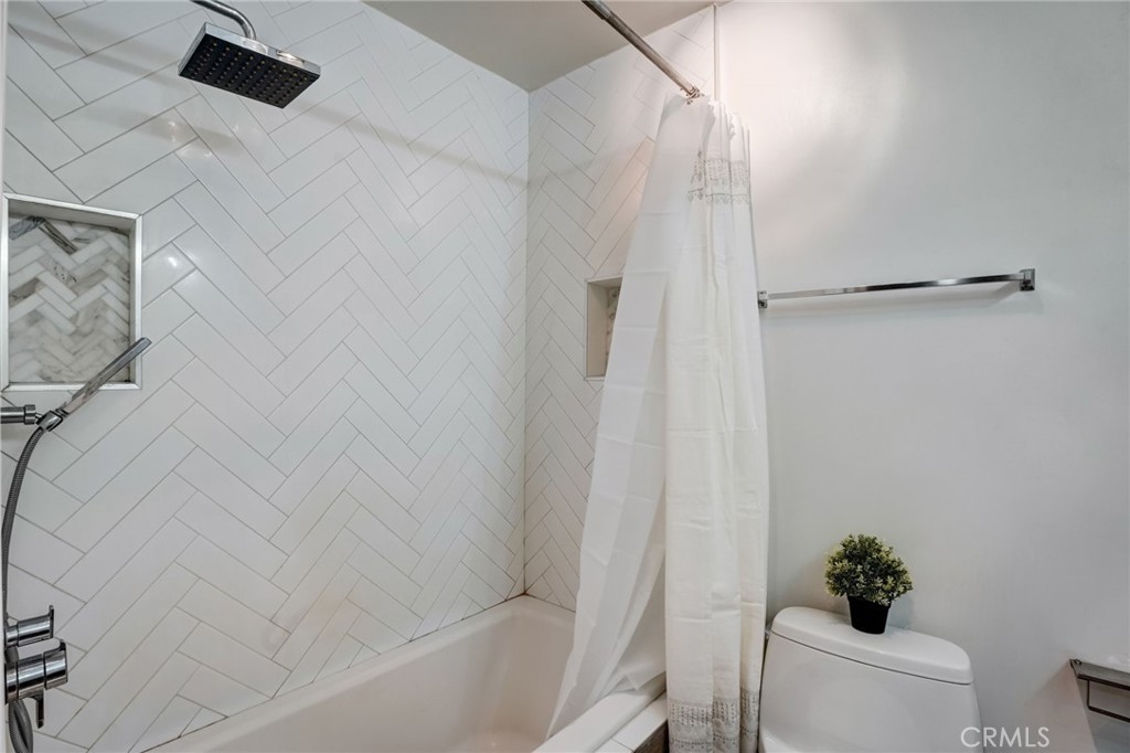 1734 N Fuller Ave 308