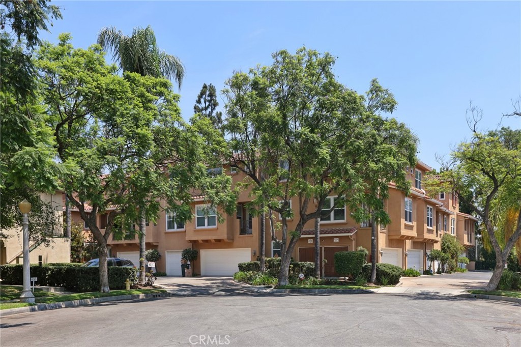 453 N Altadena Drive 5