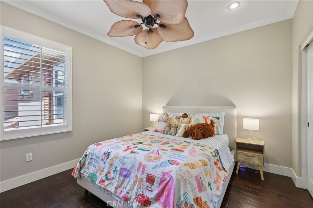 453 N Altadena Drive 5