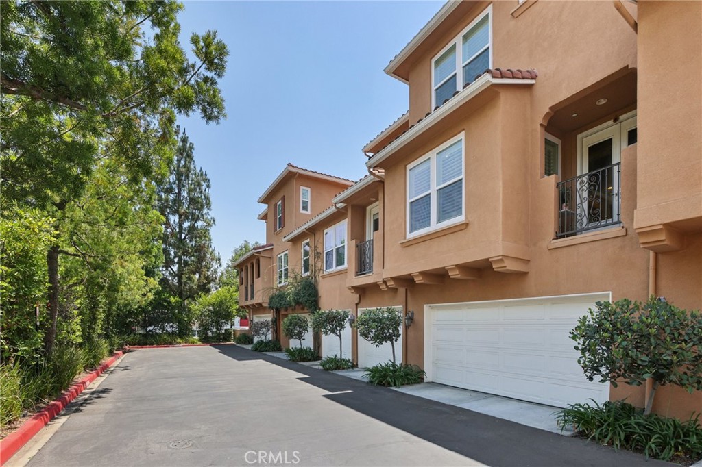 453 N Altadena Drive 5