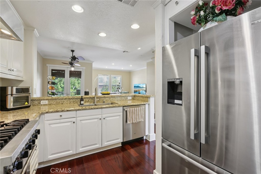 453 N Altadena Drive 5