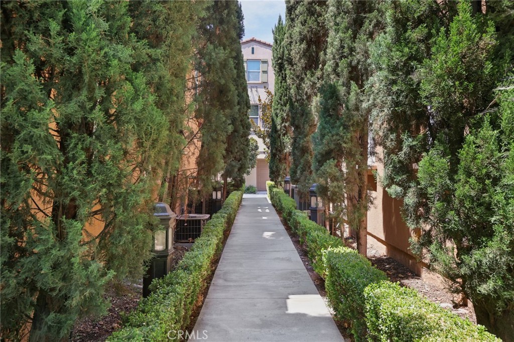 453 N Altadena Drive 5