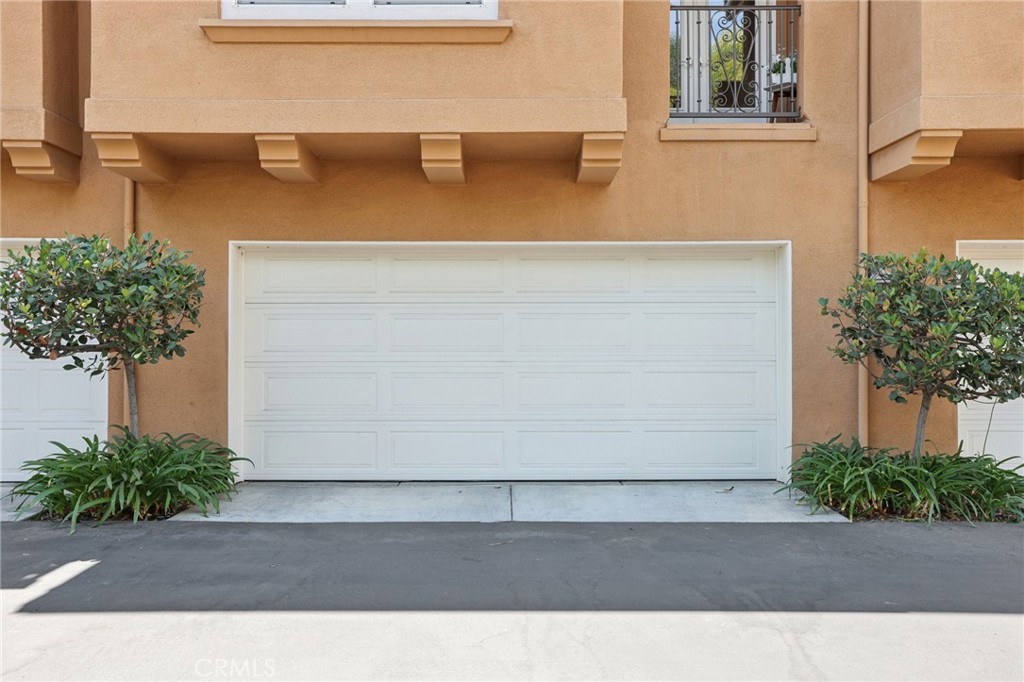 453 N Altadena Drive 5