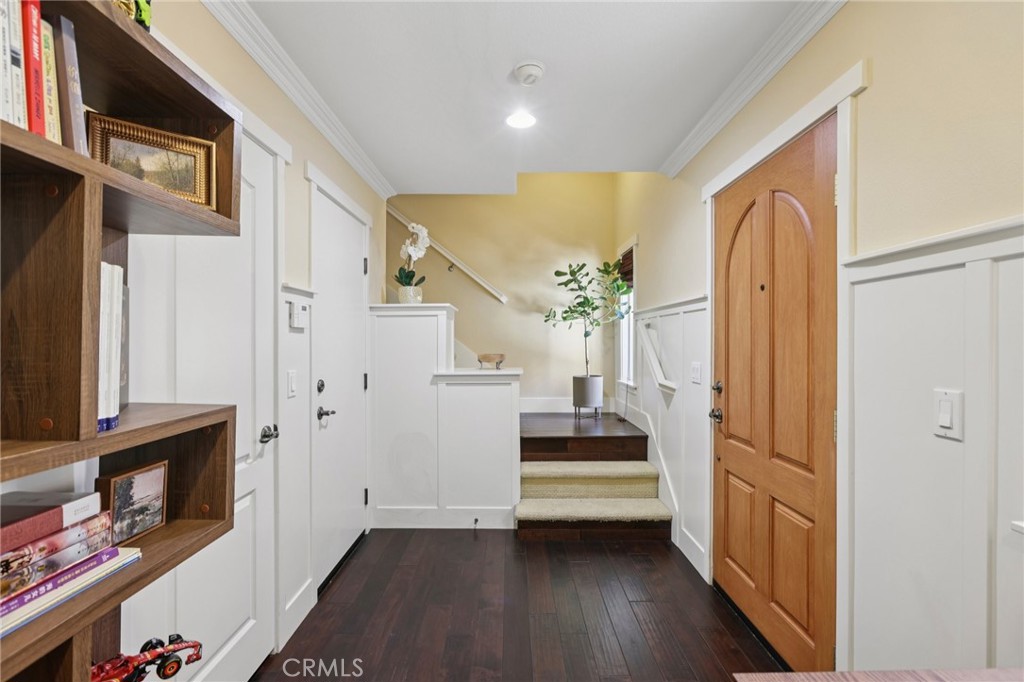 453 N Altadena Drive 5