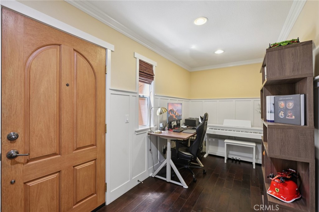 453 N Altadena Drive 5