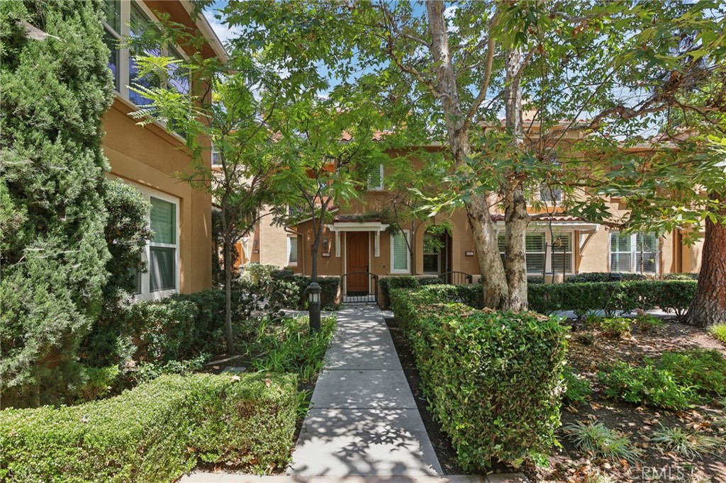 453 N Altadena Drive 5