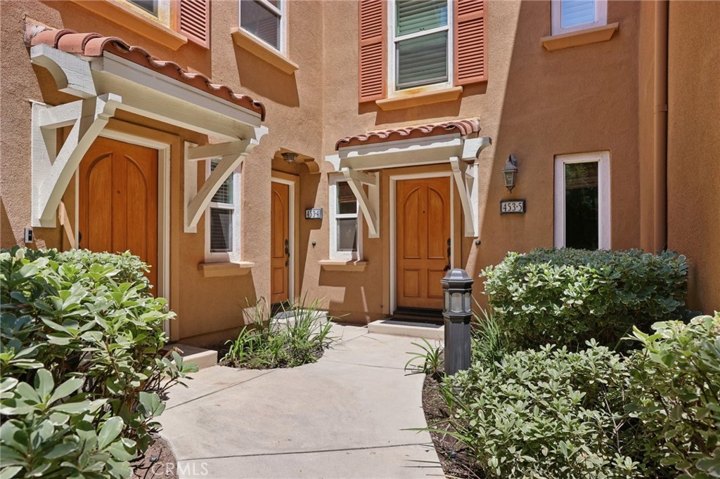 453 N Altadena Drive 5