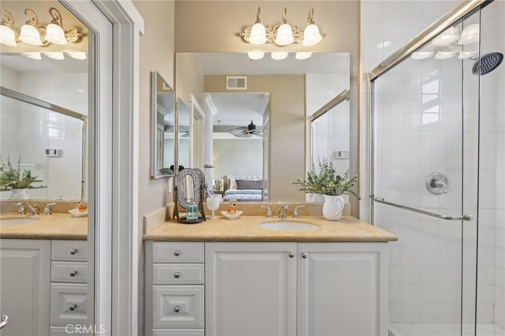 453 N Altadena Drive 5