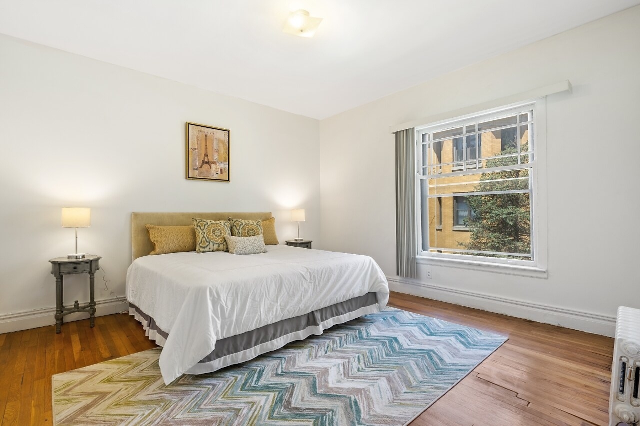 4828 S Dorchester Avenue Unit: 2A
