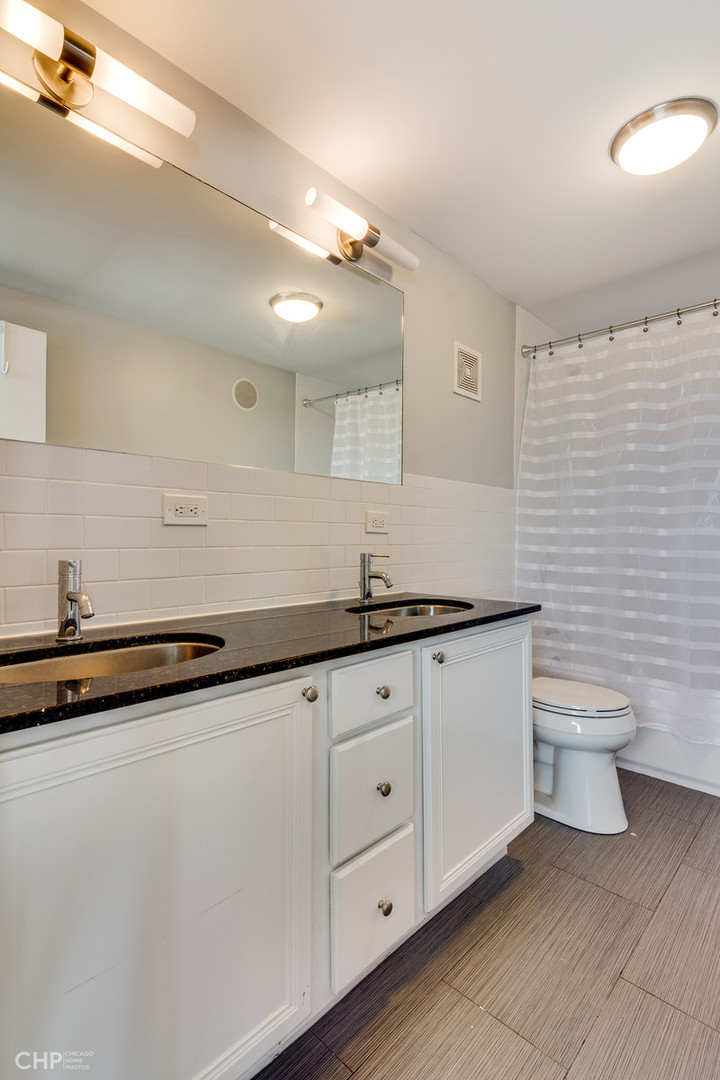 4751 N Artesian Avenue Unit: 401