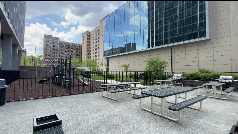 330 W Diversey Parkway Unit: 807-809