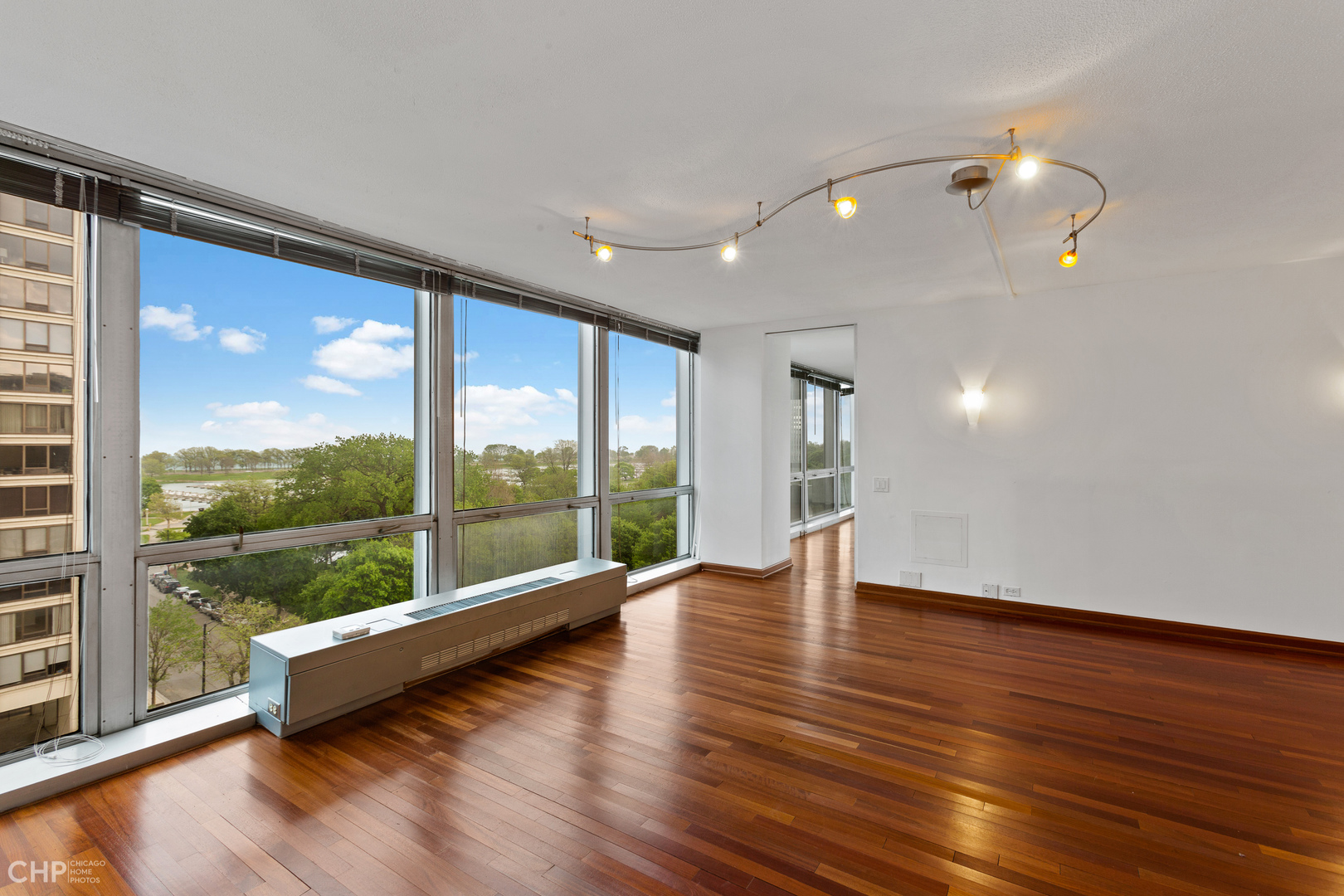 330 W Diversey Parkway Unit: 807-809