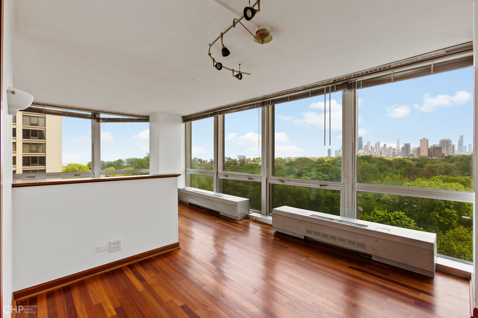 330 W Diversey Parkway Unit: 807-809