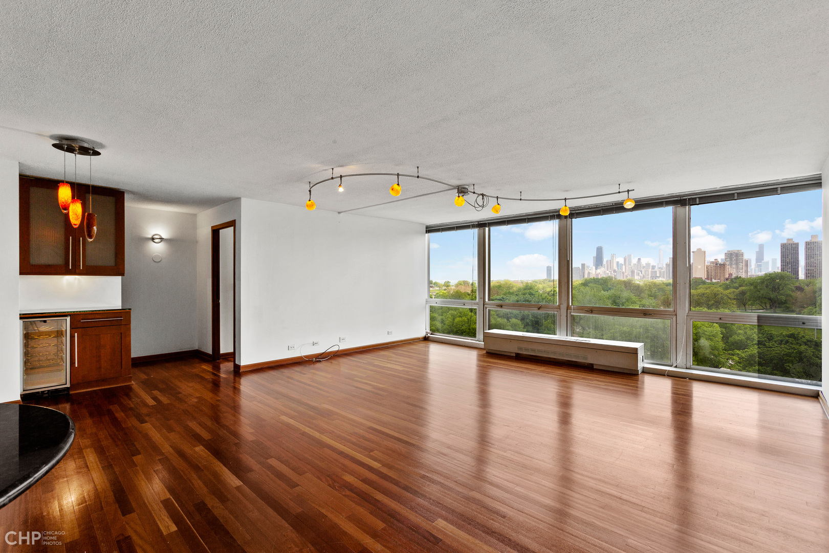 330 W Diversey Parkway Unit: 807-809