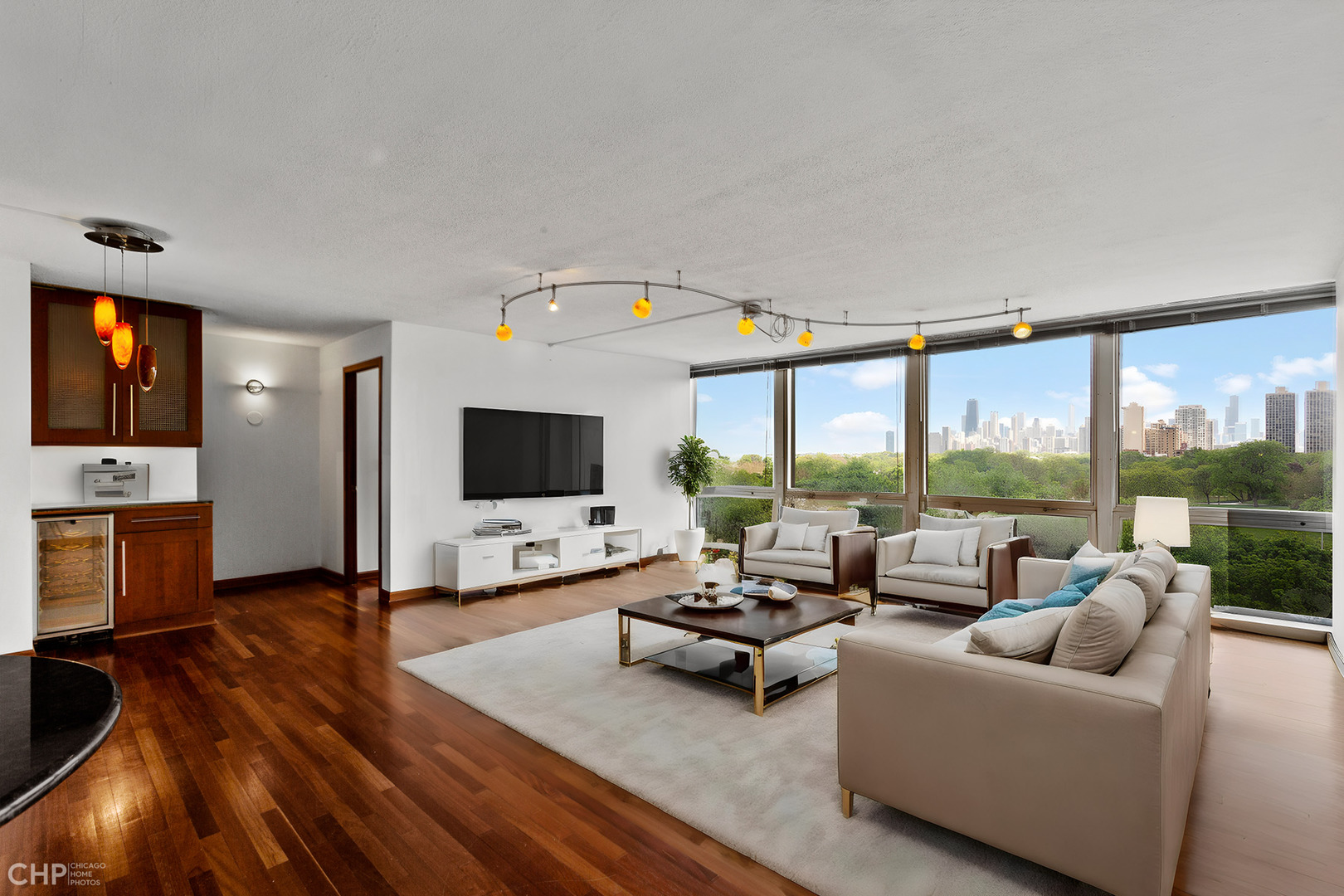 330 W Diversey Parkway Unit: 807-809