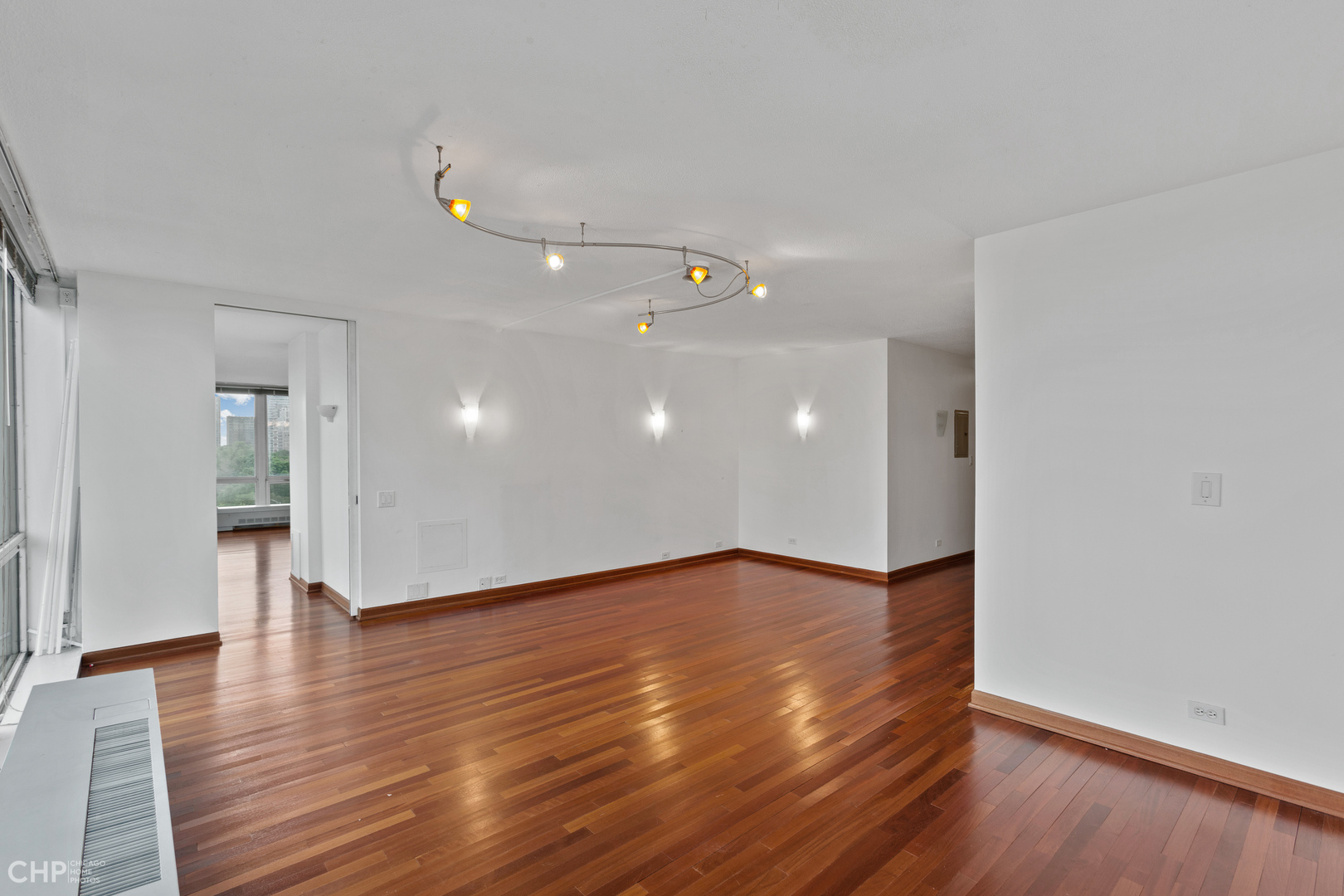 330 W Diversey Parkway Unit: 807-809