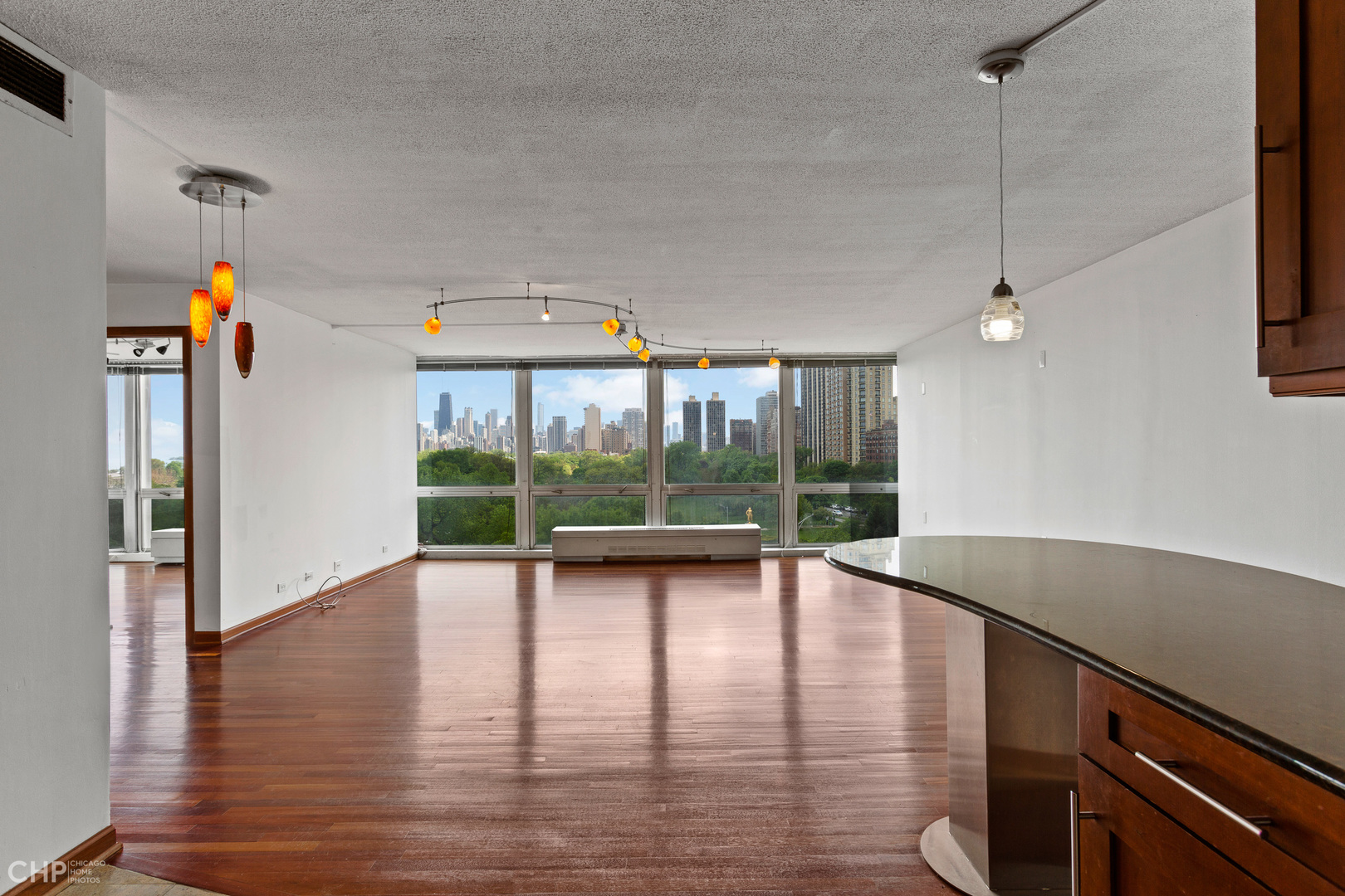 330 W Diversey Parkway Unit: 807-809