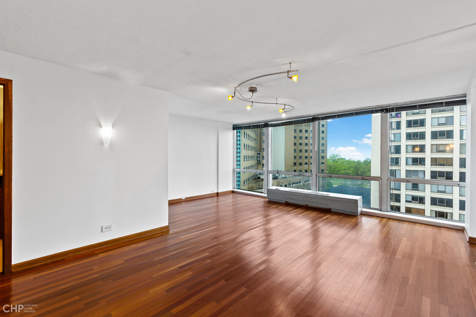 330 W Diversey Parkway Unit: 807-809