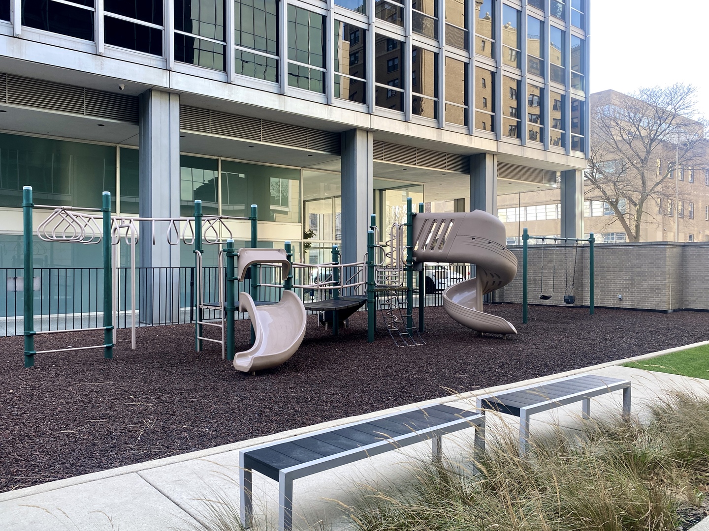 330 W Diversey Parkway Unit: 807-809