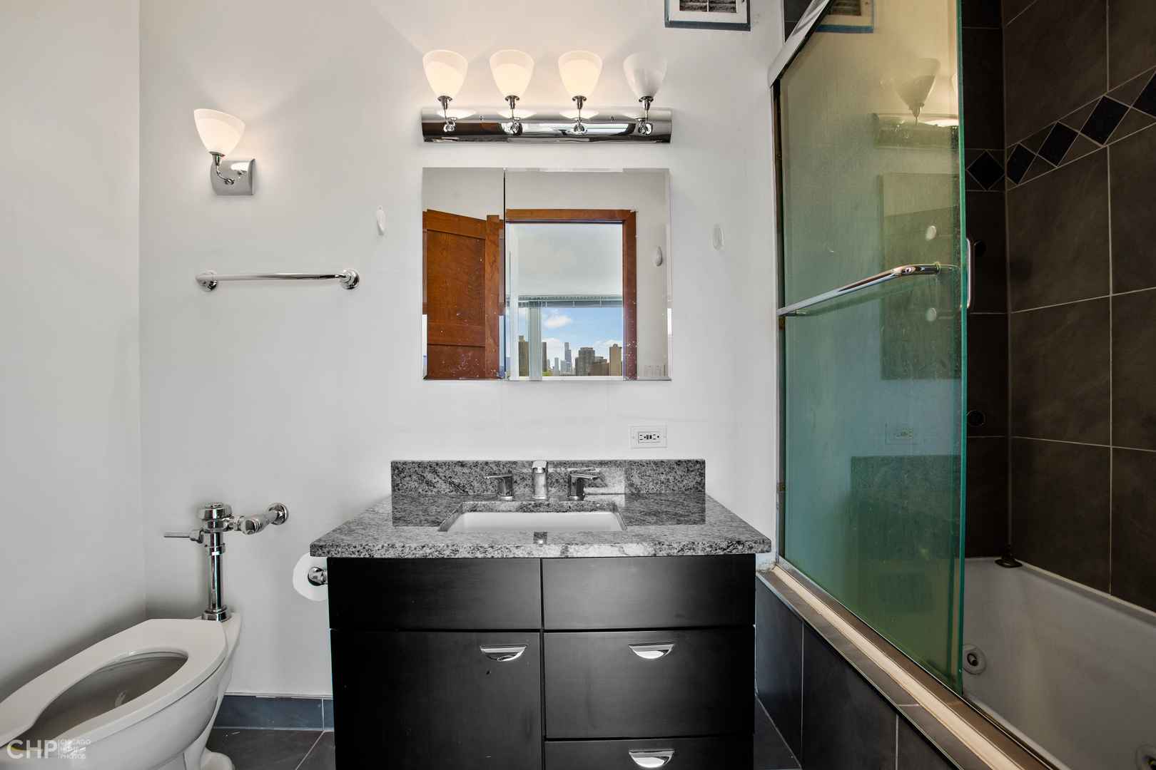 330 W Diversey Parkway Unit: 807-809