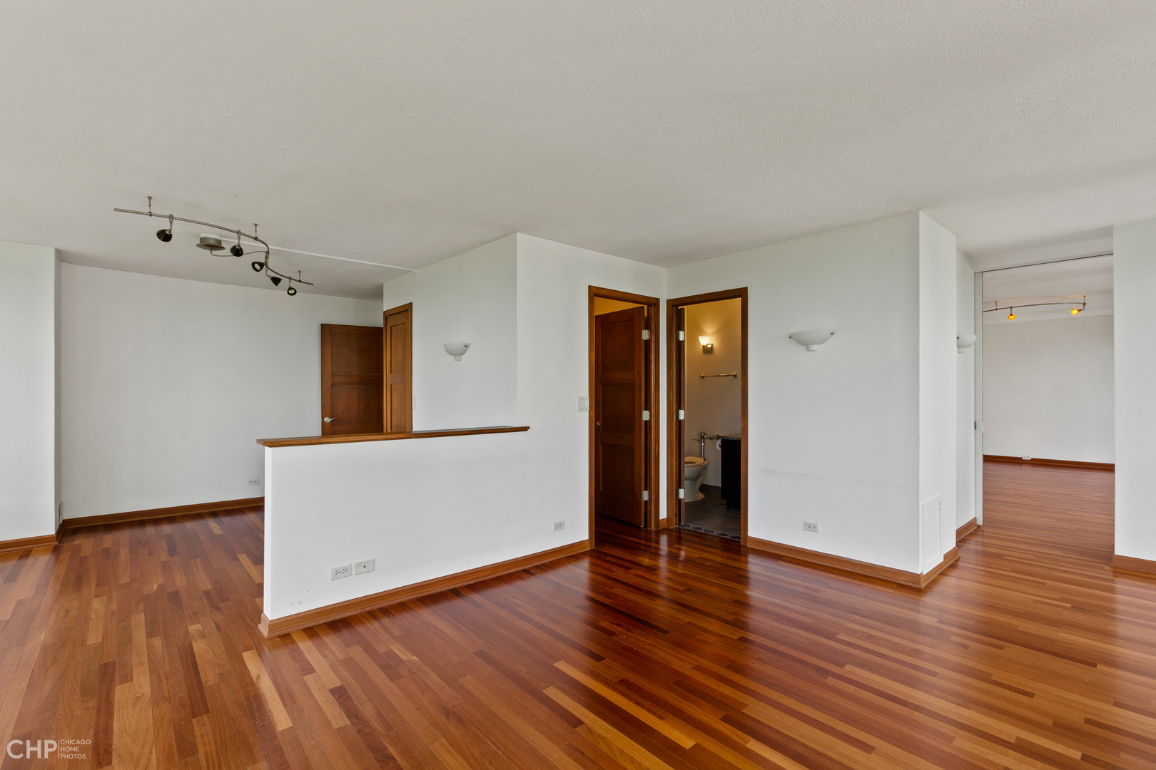 330 W Diversey Parkway Unit: 807-809