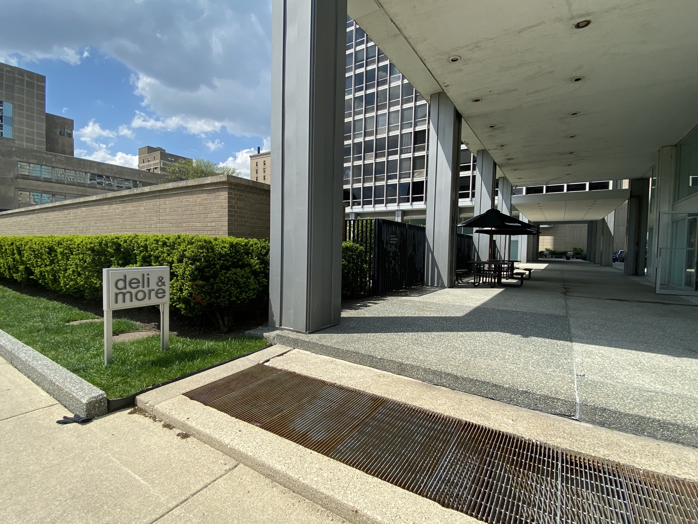 330 W Diversey Parkway Unit: 807-809