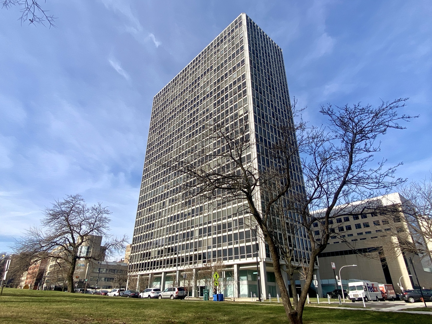 330 W Diversey Parkway Unit: 807-809