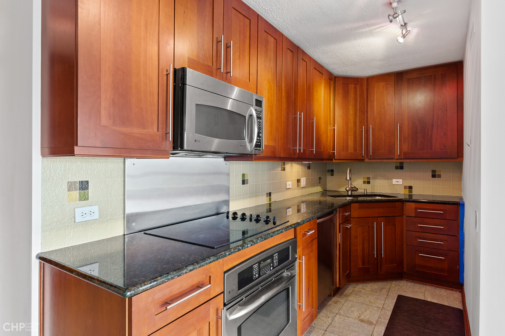 330 W Diversey Parkway Unit: 807-809