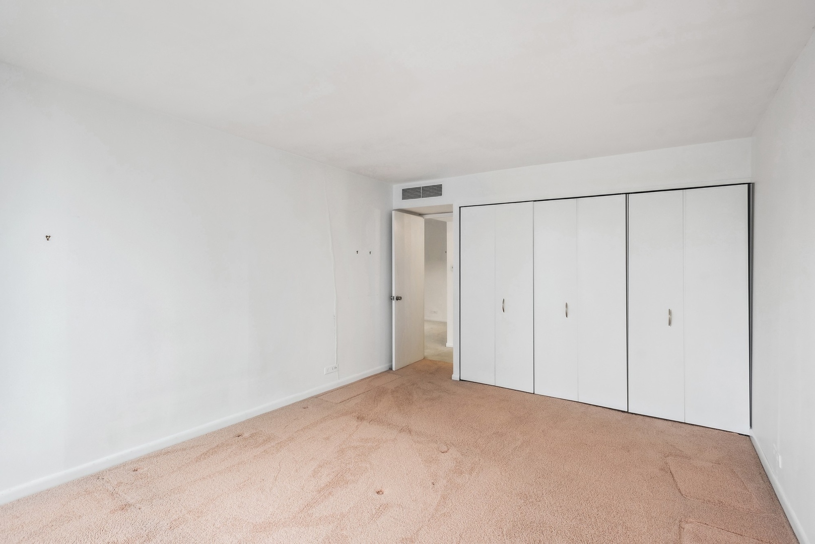 260 E Chestnut Street Unit: 3305