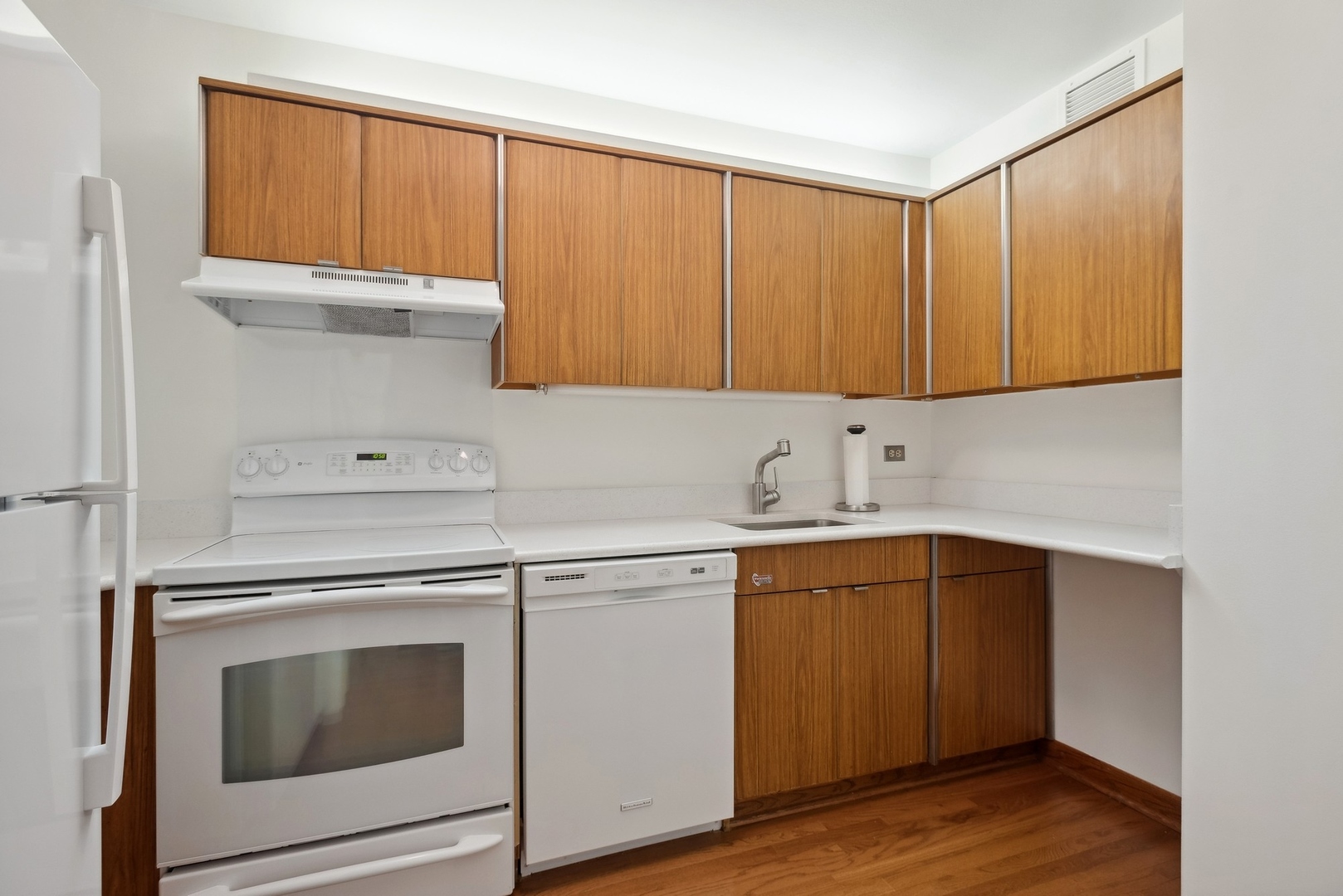260 E Chestnut Street Unit: 3305