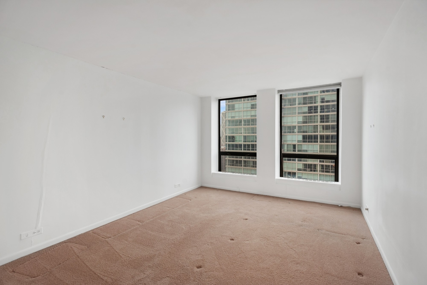 260 E Chestnut Street Unit: 3305
