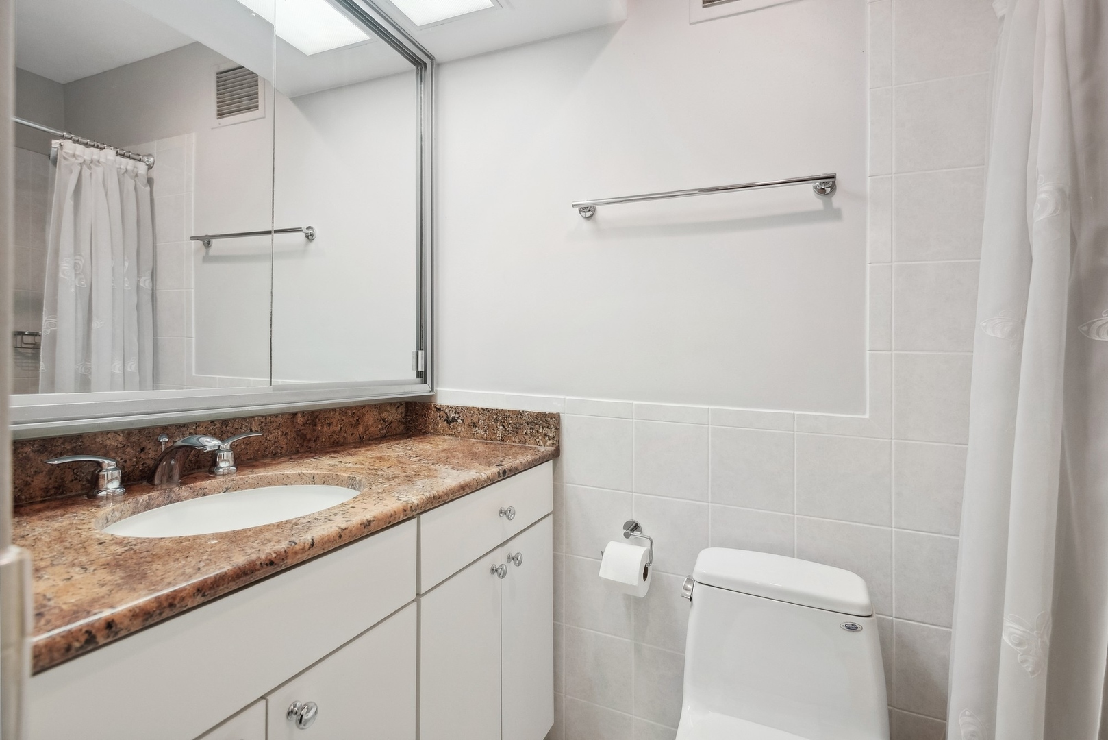 260 E Chestnut Street Unit: 3305