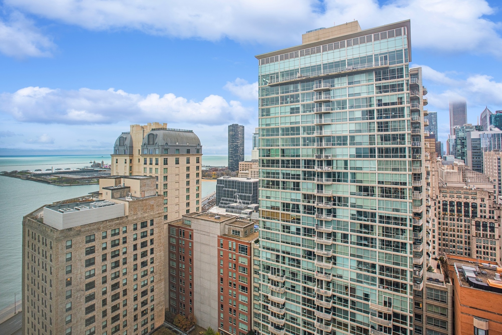 260 E Chestnut Street Unit: 3305